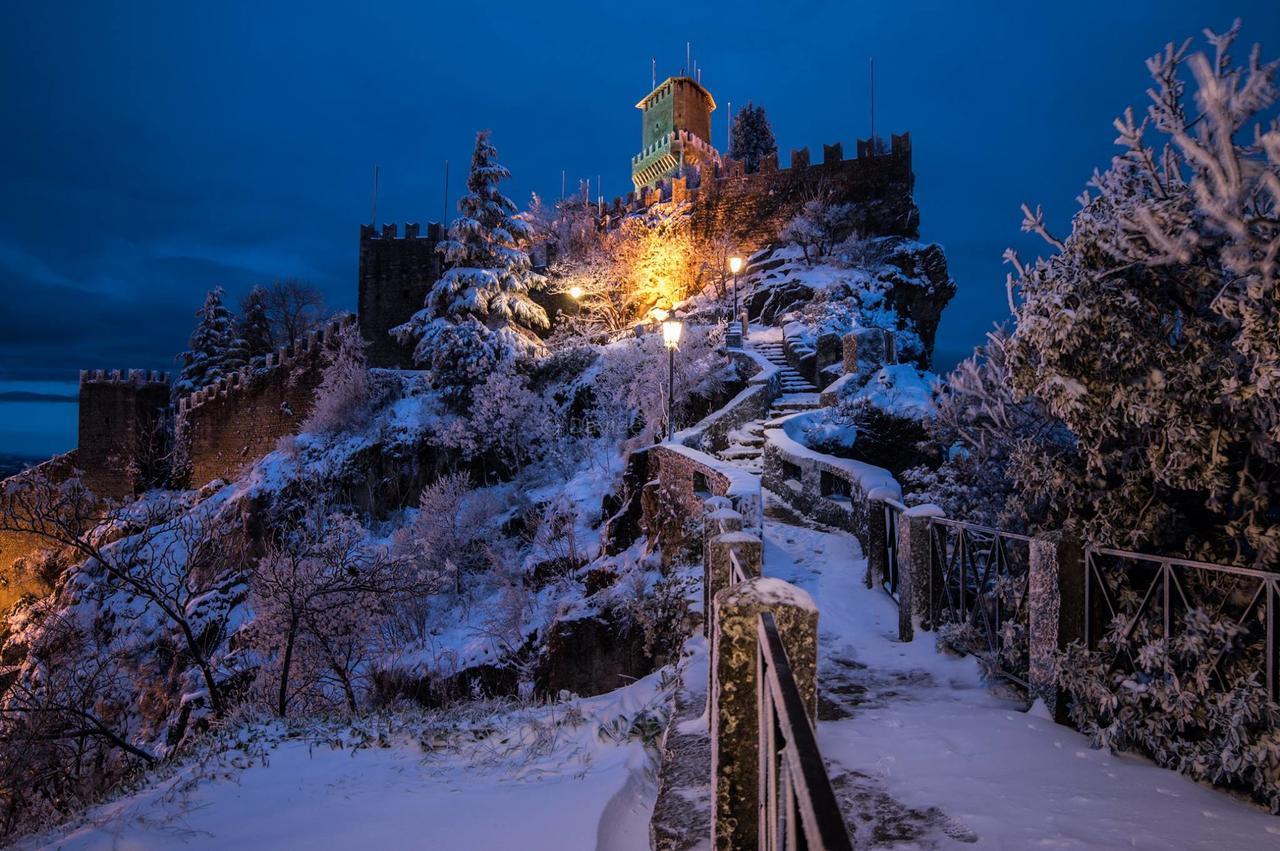 Hotel La Rocca Сан-Марино Экстерьер фото